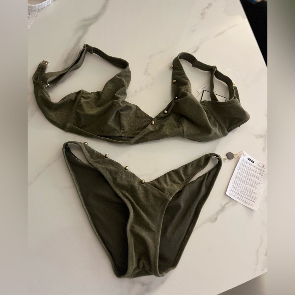 Gorgeous Moeva bikini set - Picture 3 of 7